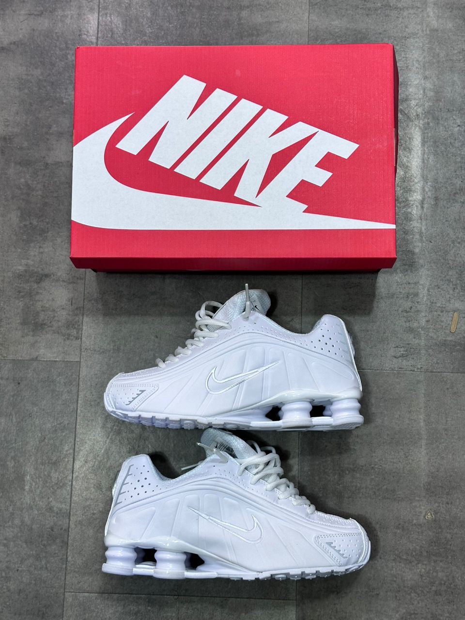 Nike Shox R4