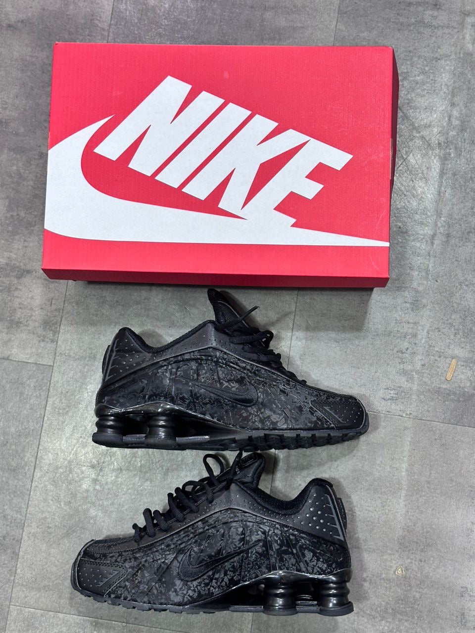 Nike Shox R4